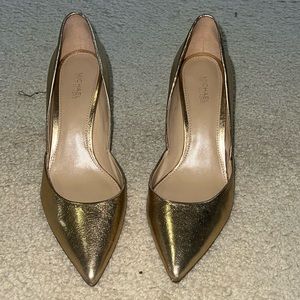Michael Kors gold pumps